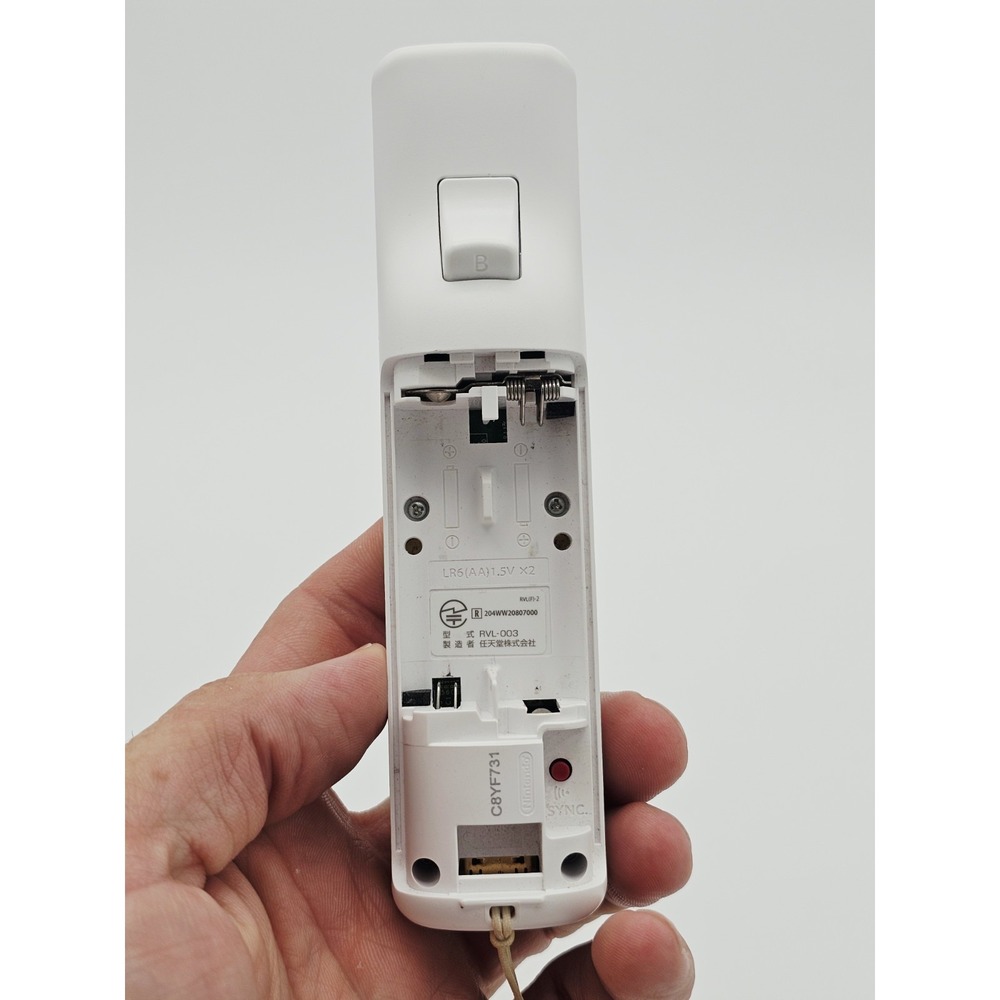 Nintendo RVL-003 Wii Remote Control - White - Picture 5 of 5
